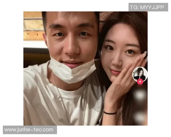 郭艾伦亲密依偎美女曝光身高超170白皙甜美展现御姐风范