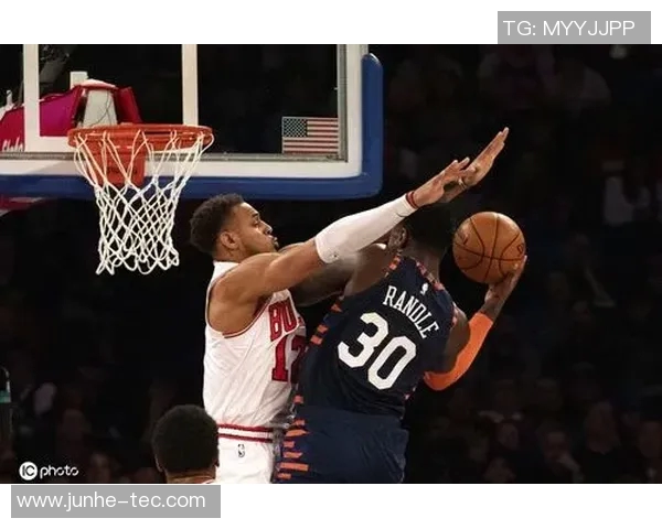 尼克斯与公牛激战正酣球迷期待精彩对决与历史交锋